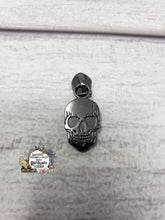 Load image into Gallery viewer, **Pre-Order #21: 14 Week TAT**  Skull #5 Nylon Zipper Pull
