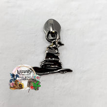Load image into Gallery viewer, **Pre-Order #21: 14 Week TAT**  Wizard Hat #5 Nylon Zipper Pull
